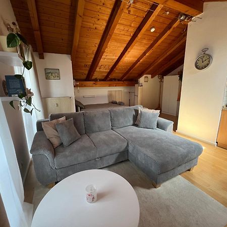 Gemuetliche Dachgeschosswohnung Mit Balkon ไอน์ริง ภายนอก รูปภาพ
