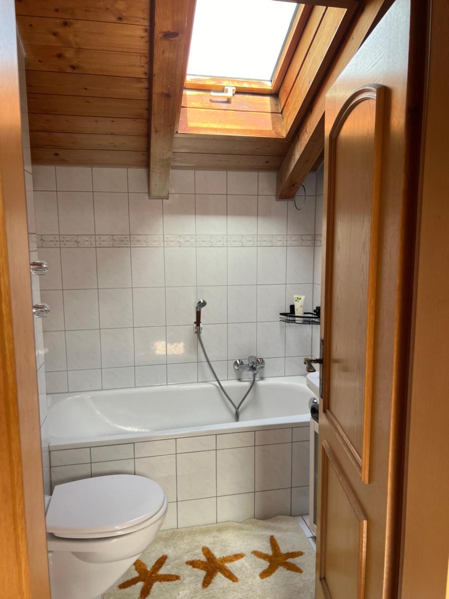 Gemuetliche Dachgeschosswohnung Mit Balkon ไอน์ริง ภายนอก รูปภาพ