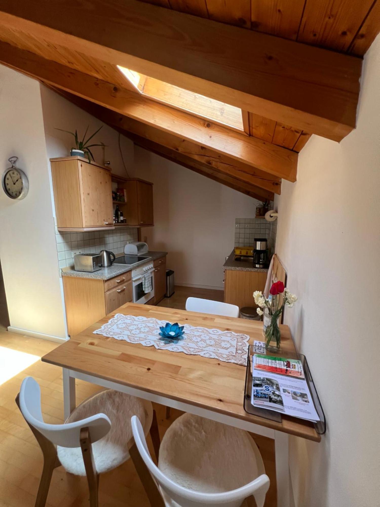 Gemuetliche Dachgeschosswohnung Mit Balkon ไอน์ริง ภายนอก รูปภาพ